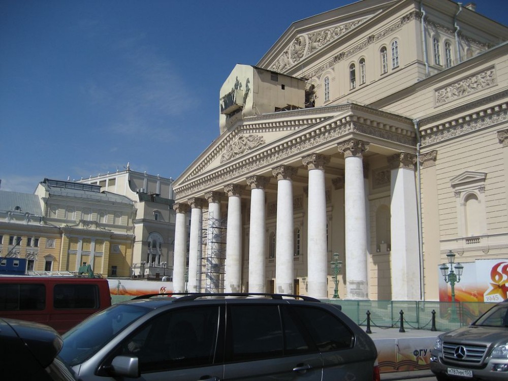 Большой театр было стало. Реконструкция большого театра в Москве. Большой театр реконструкция 2005. Большой театр Москва до реконструкции. Театр в Москве 2000.