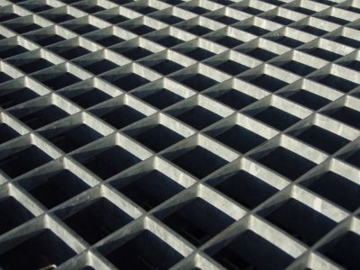 Прессованный настил Р 34*33 / 25*2, 1000X1000 мм с зубом противоскольжения купить в Санкт-Петербурге